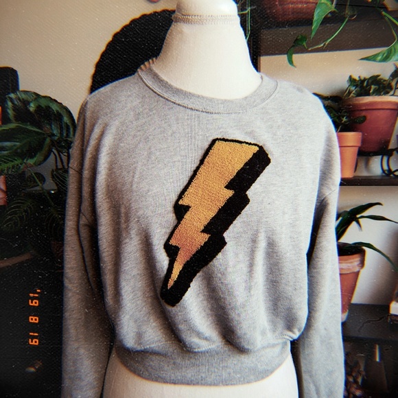 Forever 21 Sweaters - Cropped sweater⚡